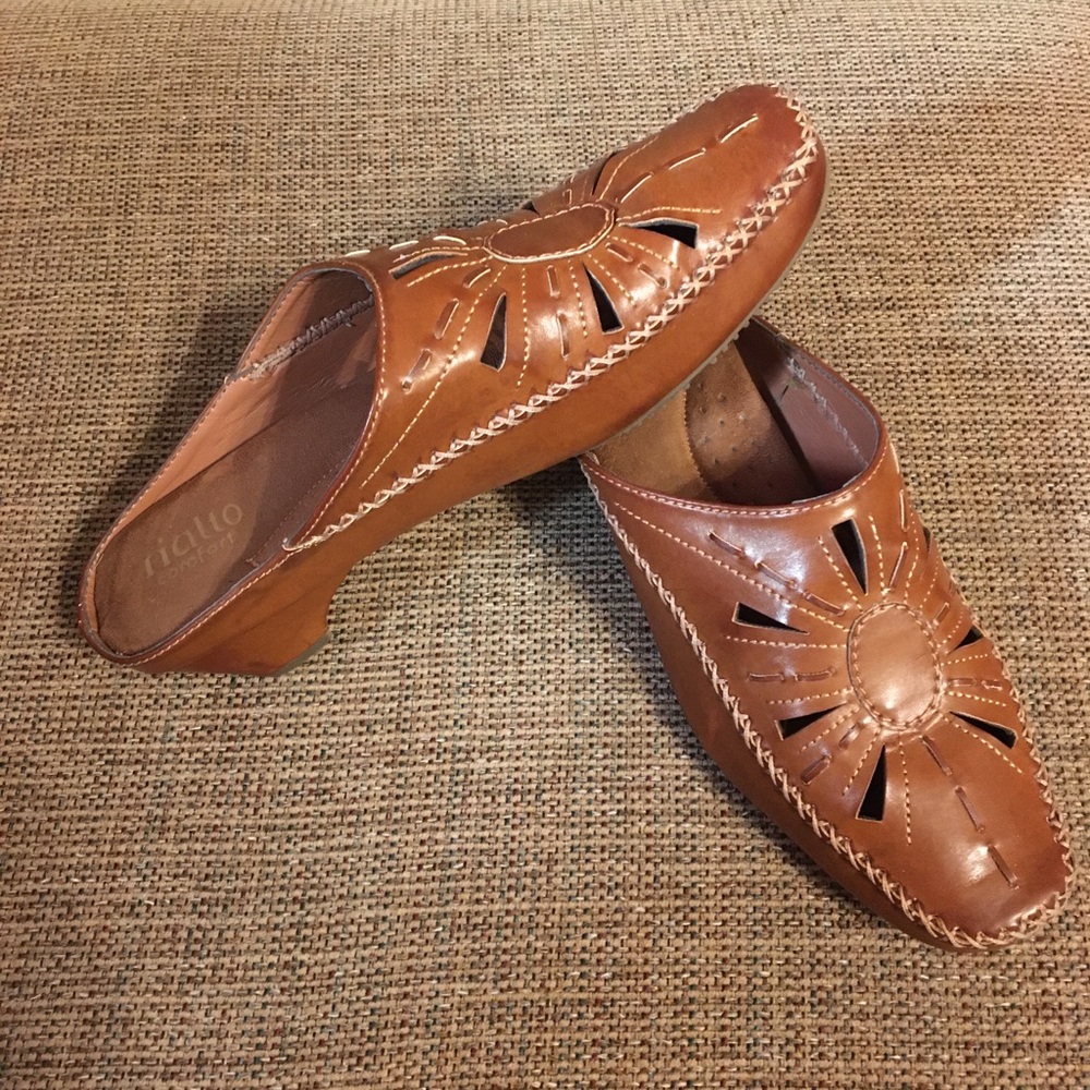 Mustang Mules Size 10